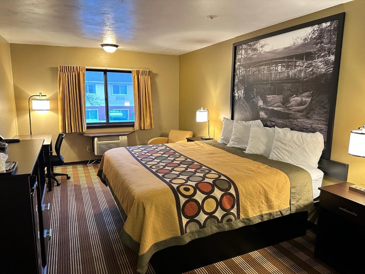 Super 8 By Wyndham Eau Claire Wi Hotel Exterior foto