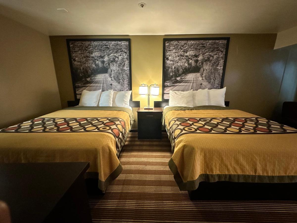 Super 8 By Wyndham Eau Claire Wi Hotel Exterior foto