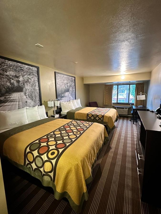 Super 8 By Wyndham Eau Claire Wi Hotel Exterior foto